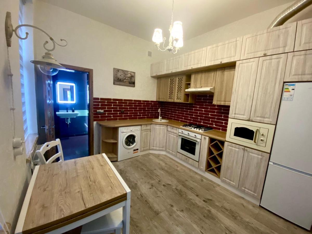 Apartment On Balabana Street ลวีฟ ภายนอก รูปภาพ
